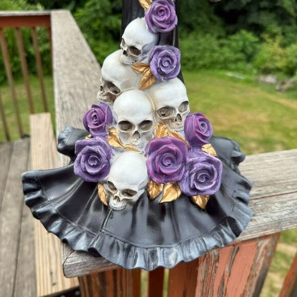 EERIE CHARM Large ELEGANT HALLOWEEN WITCH STATUE W/ROSE & SKULL DRESS New - Picture 5 of 7